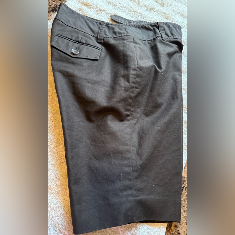 Ann Taylor brown Bermuda Shorts women's Size 4 EUC